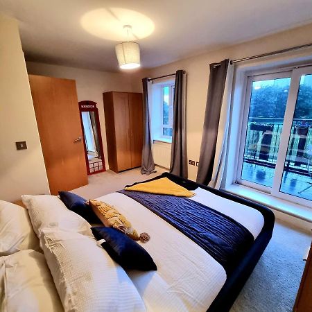 Luxury 2-Bedroom Service Apartment With Balcony مانشستر المظهر الخارجي الصورة