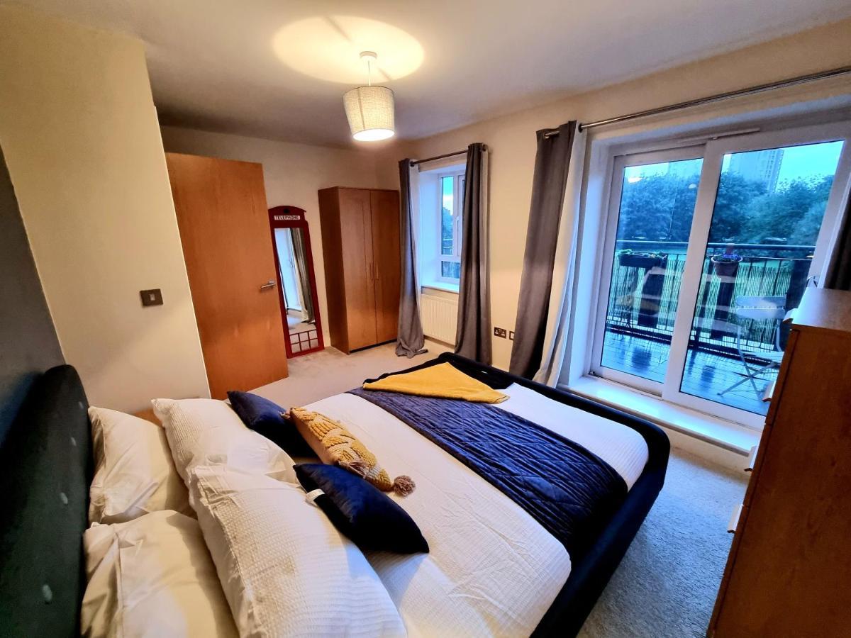 Luxury 2-Bedroom Service Apartment With Balcony مانشستر المظهر الخارجي الصورة