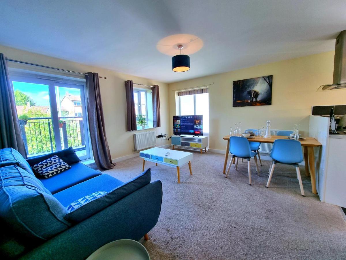 Luxury 2-Bedroom Service Apartment With Balcony مانشستر المظهر الخارجي الصورة