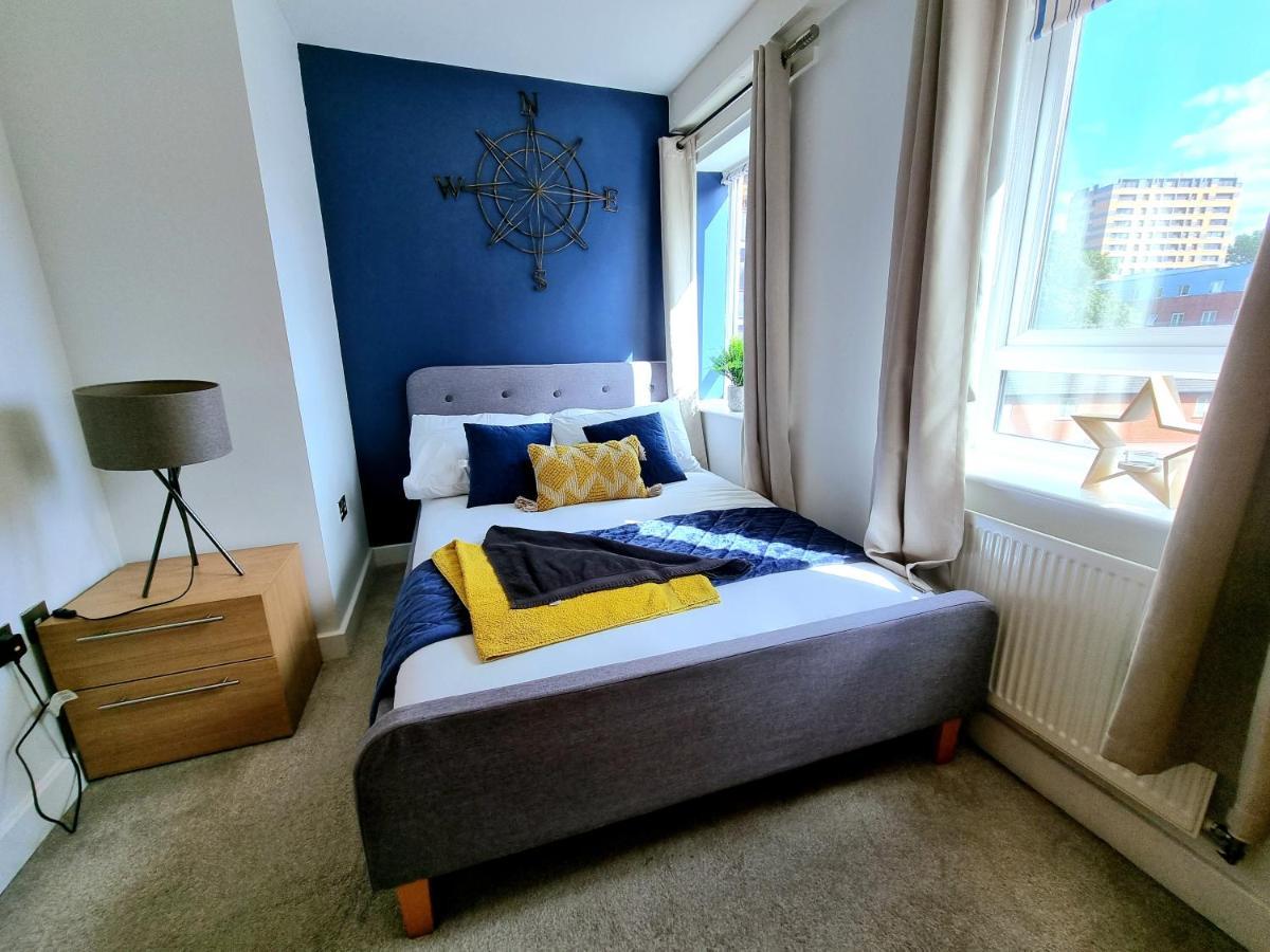 Luxury 2-Bedroom Service Apartment With Balcony مانشستر المظهر الخارجي الصورة